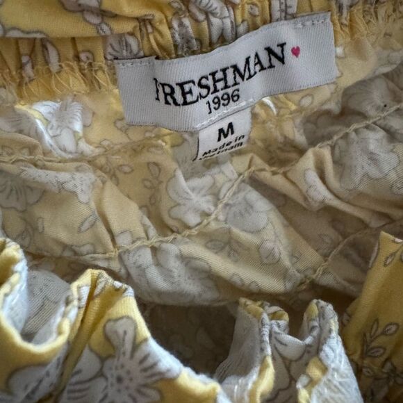 Yellow Floral Ruched Crop Top with Flutter Sleeves – Size Medium - Picture 5 of 7